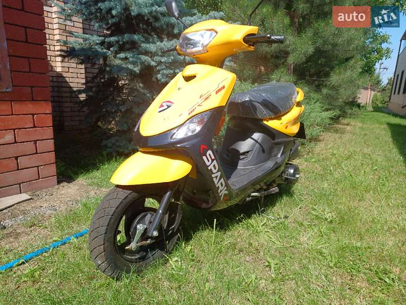 Скутер Spark SP 125