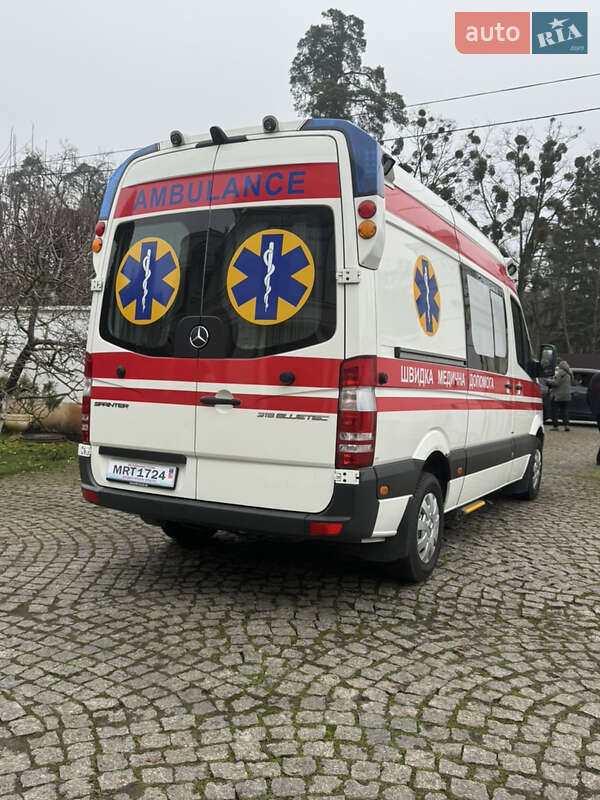 Автомобіль швидкої допомоги