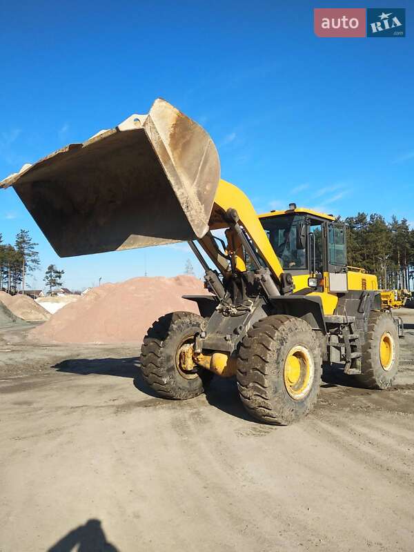 Фронтальный погрузчик