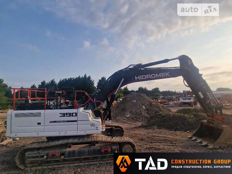 Гусеничний екскаватор