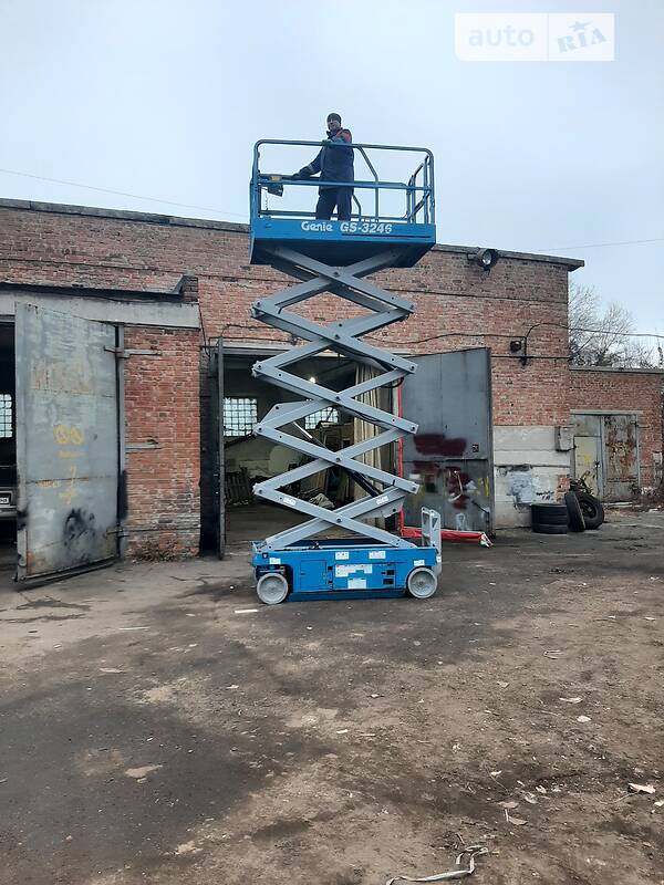 Ножничный подъемник