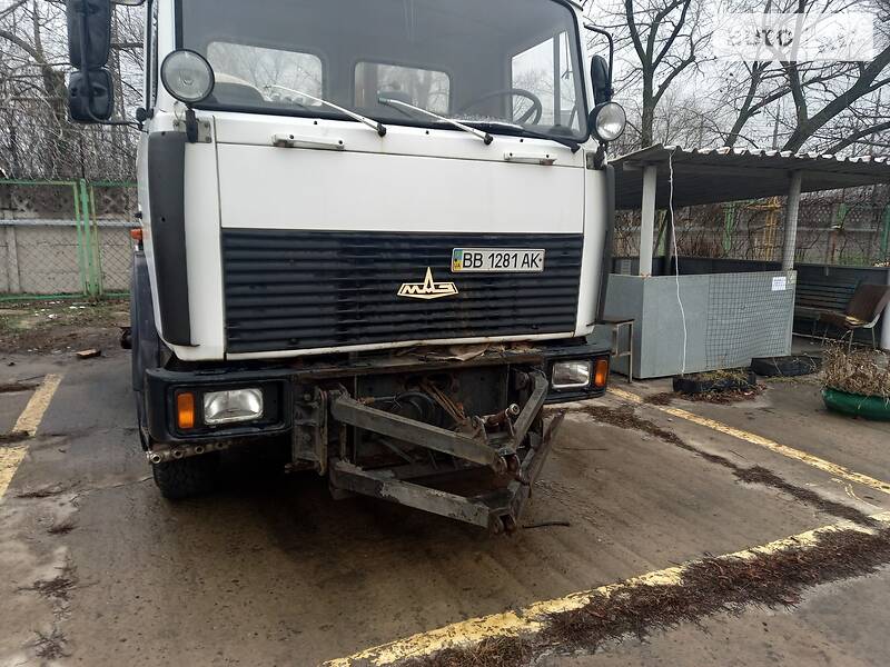 Прибирально-поливальні автомобілі