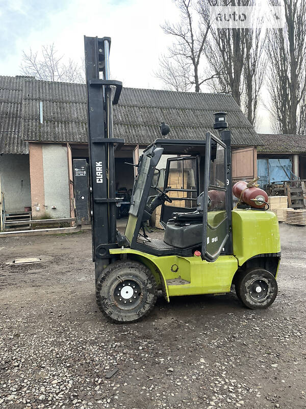 Вилочный погрузчик