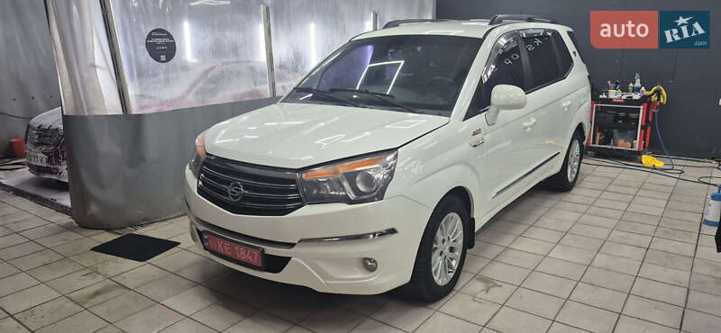 Минивэн SsangYong Korando Turismo