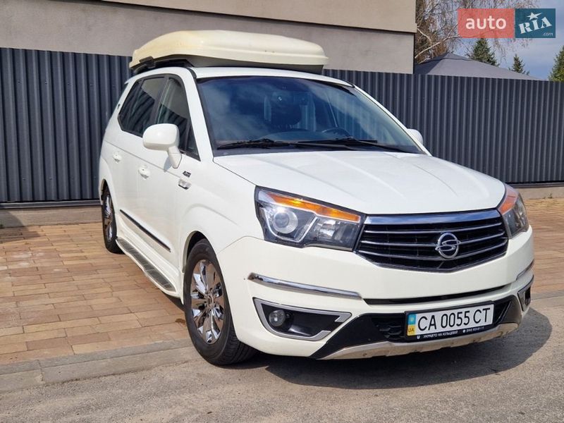 Минивэн SsangYong Korando Turismo