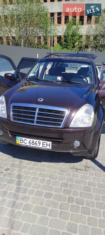 Позашляховик / Кросовер SsangYong Rexton