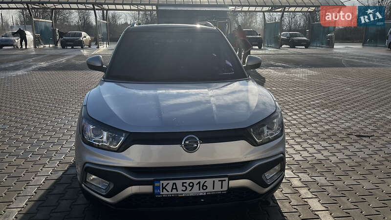 Позашляховик / Кросовер SsangYong Tivoli