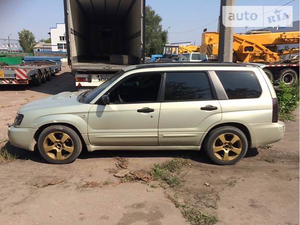 Subaru Forester 2004 года