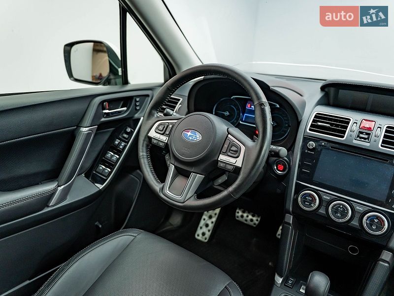 Позашляховик / Кросовер Subaru Forester 2017 в Києві