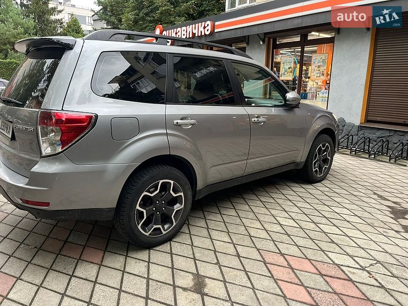 Внедорожник / Кроссовер Subaru Forester 2011 в Черновцах