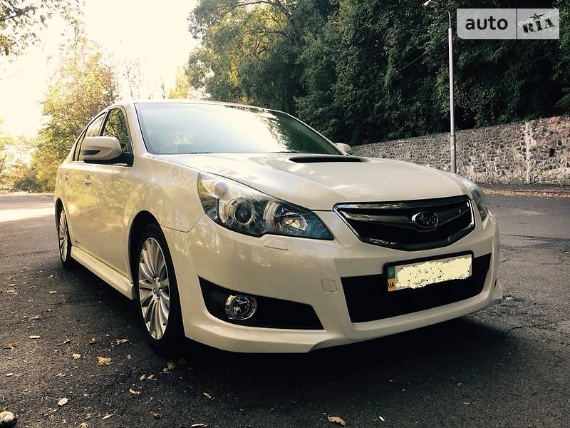 Subaru Legacy 2011 года