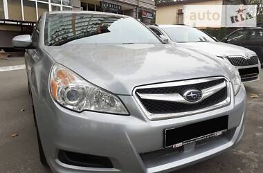 Subaru Legacy premium 2011