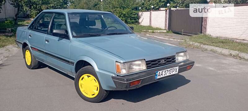 Седан Subaru Leone