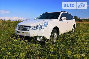 Subaru Outback Limited 2011