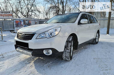 Subaru Outback Official 2010