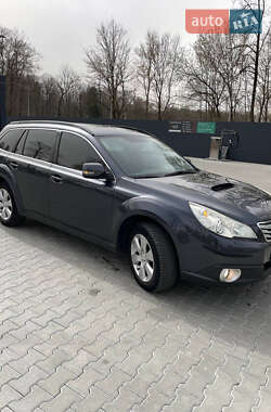 Subaru Outback  2010