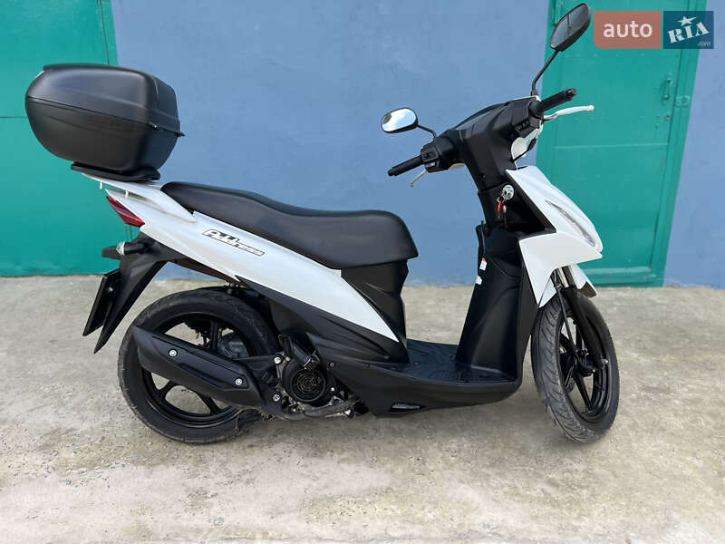 Максі-скутер Suzuki Address 110