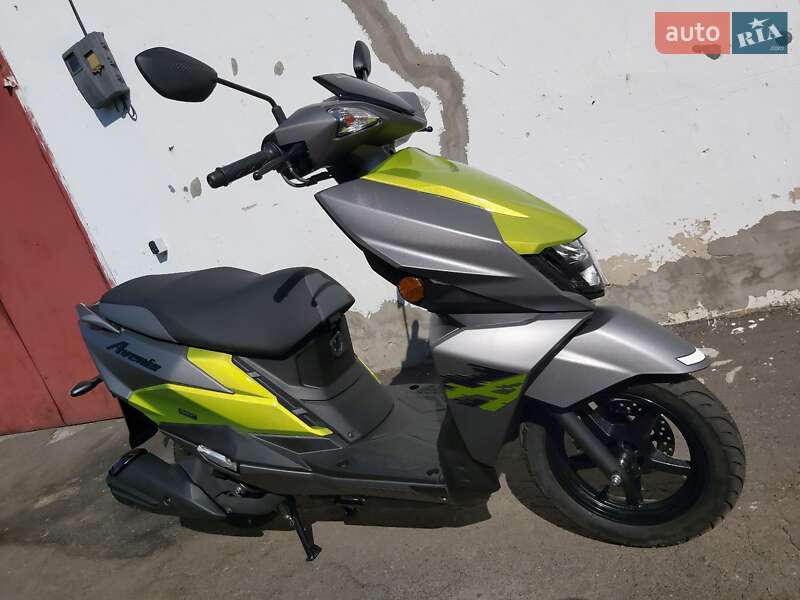 Скутер Suzuki Avenis 150