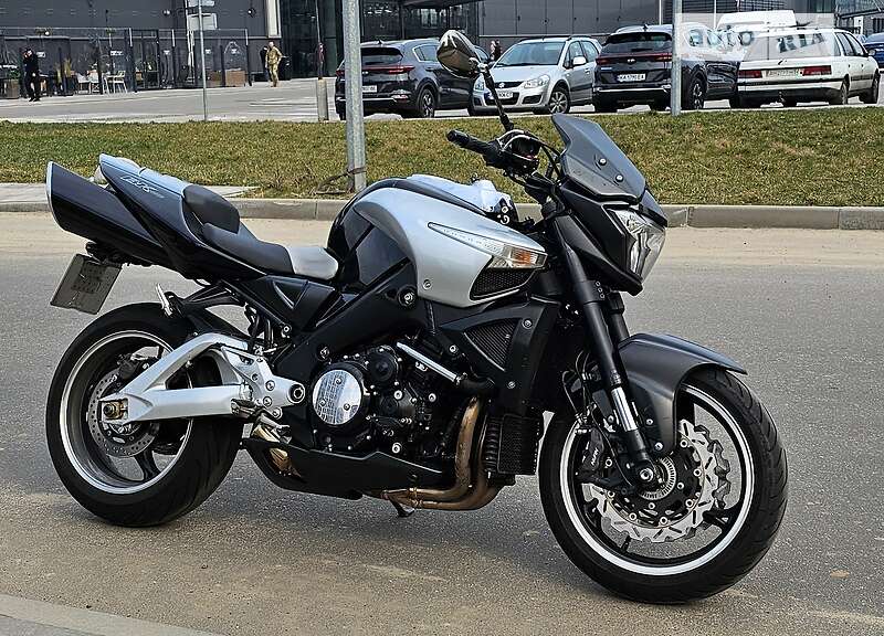 Мотоцикл Без обтекателей (Naked bike) Suzuki B-King