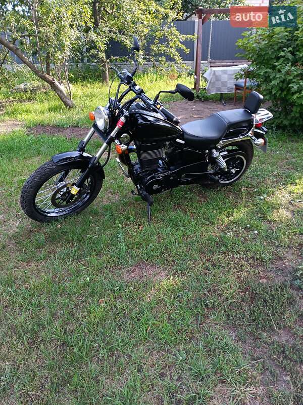 Мотоцикл Чоппер Suzuki Boulevard S40