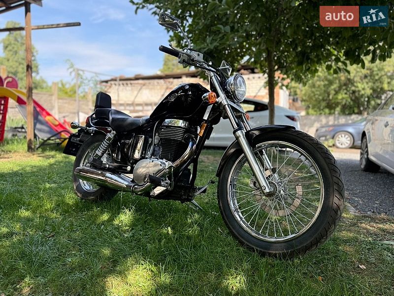 Мотоцикл Круізер Suzuki Boulevard S40