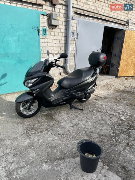 Мото Suzuki Burgman 200