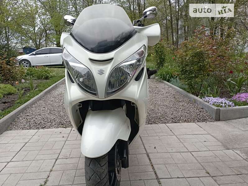 Макси-скутер Suzuki Burgman 400