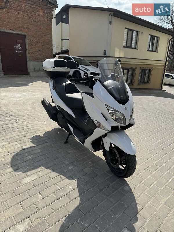 Мотоцикл Классик Suzuki Burgman 400