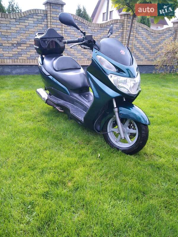Макси-скутер Suzuki Burgman