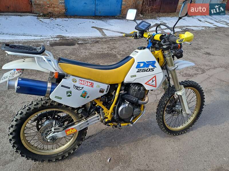 Suzuki DR 250