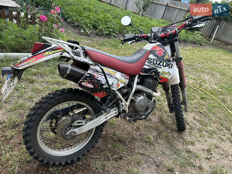 Мотоцикл Кросс Suzuki DR 250
