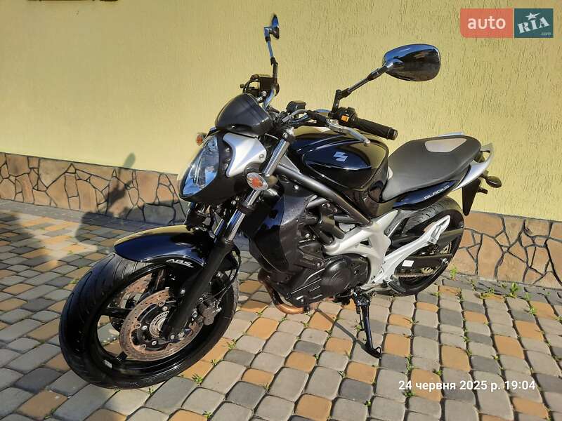 Suzuki Gladius 400