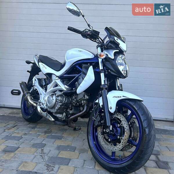 Мотоцикл Многоцелевой (All-round) Suzuki Gladius 400