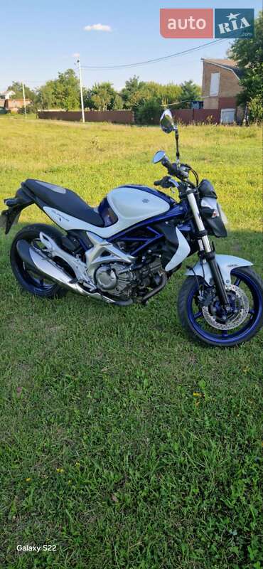 Мотоцикл Классик Suzuki Gladius 400