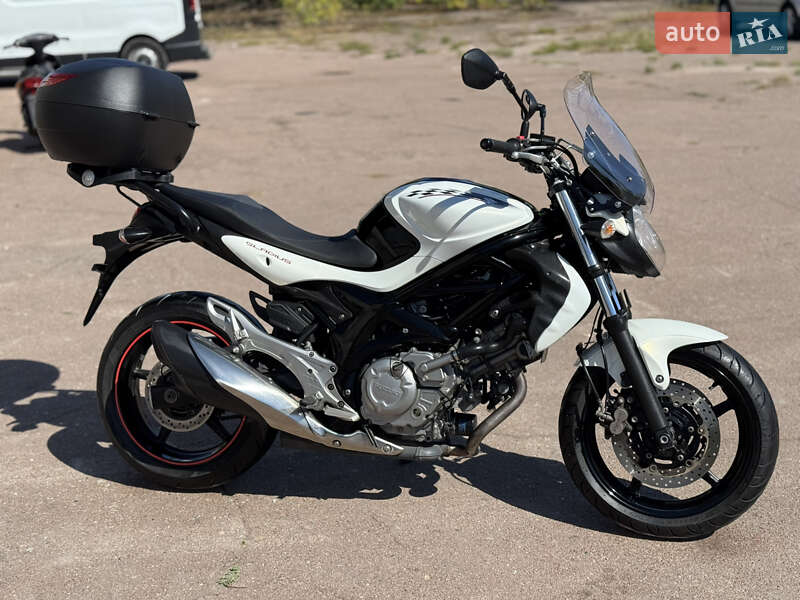Мотоцикл Без обтекателей (Naked bike) Suzuki Gladius 400