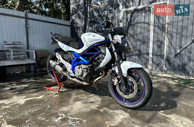 Suzuki Gladius 400  2011