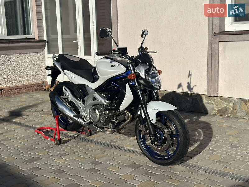 Мотоцикл Без обтекателей (Naked bike) Suzuki Gladius 400