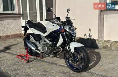 Suzuki Gladius 400  2011