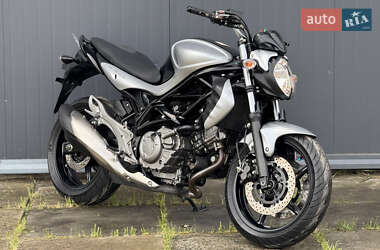 Suzuki Gladius 400  2012