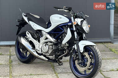 Suzuki Gladius 400  2012