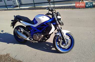 Suzuki Gladius 400  2010
