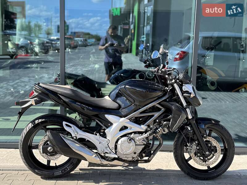 Мотоцикл Без обтекателей (Naked bike) Suzuki Gladius 650