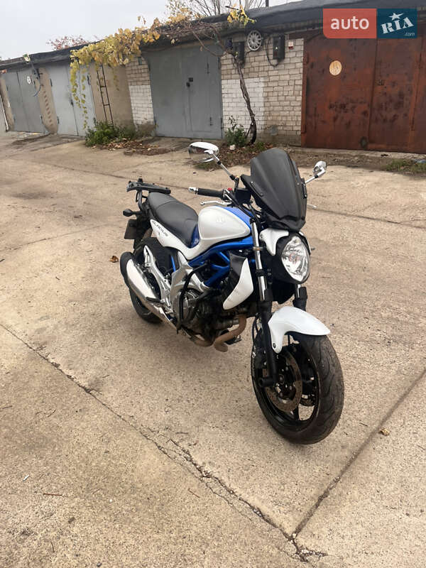 Мотоцикл Классик Suzuki Gladius 650