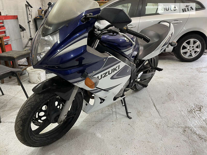 Спортбайк Suzuki GS 500F