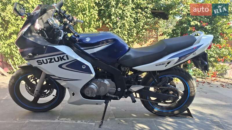 Спортбайк Suzuki GS 500F