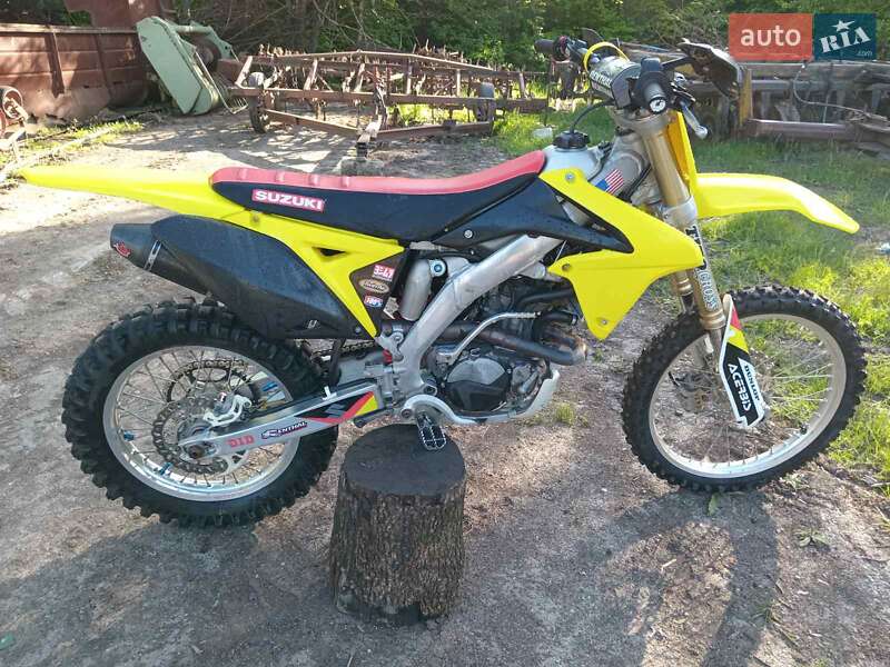 Мотоцикл Кросс Suzuki GSR 250