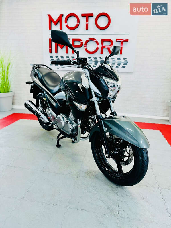 Мото Suzuki GSR 250