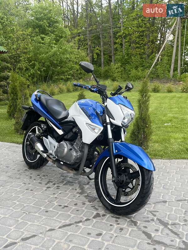 Мотоцикл Без обтекателей (Naked bike) Suzuki GSR 250