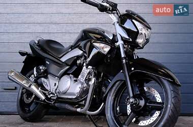 Suzuki GSR 250  2015