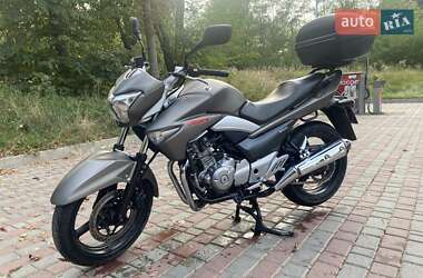 Suzuki GSR 250  2017